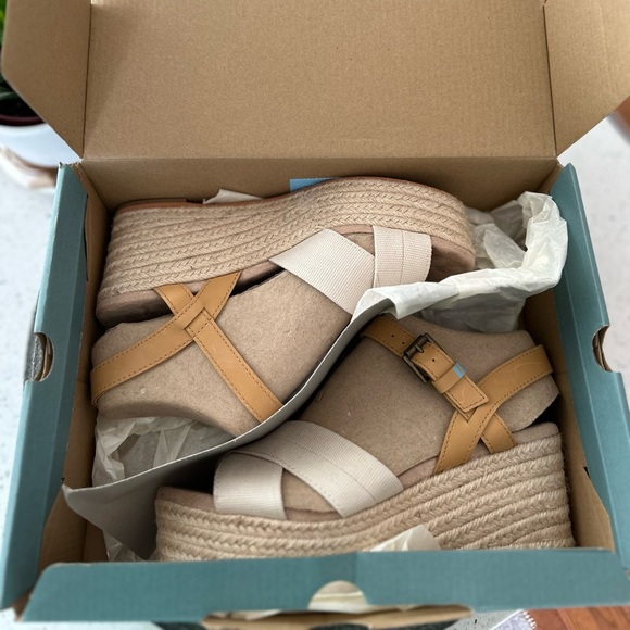 Like New Toms Willow Natural Shimmer Canvas/Honey Leather espadrilles Size 6 - Picture 9 of 9